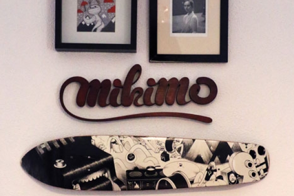 mikimo-enseigne-relief-bois-en79B2A637-59C9-0D77-9994-767F5AF5CD55.jpg