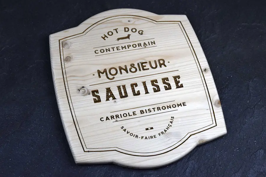 Enseigne en bois découpée à la commande numérique