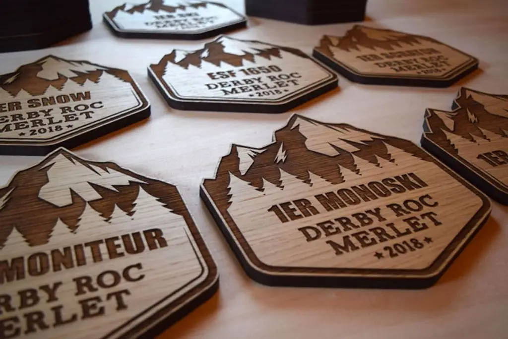 Trophée en bois pour l'ESF de Courchevel