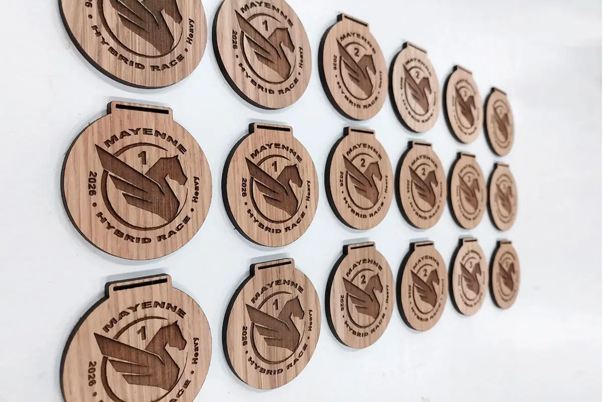 Médaille en bois de chêne gravé au laser